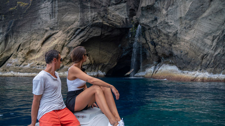 Passeio de Barco Costa das Flores