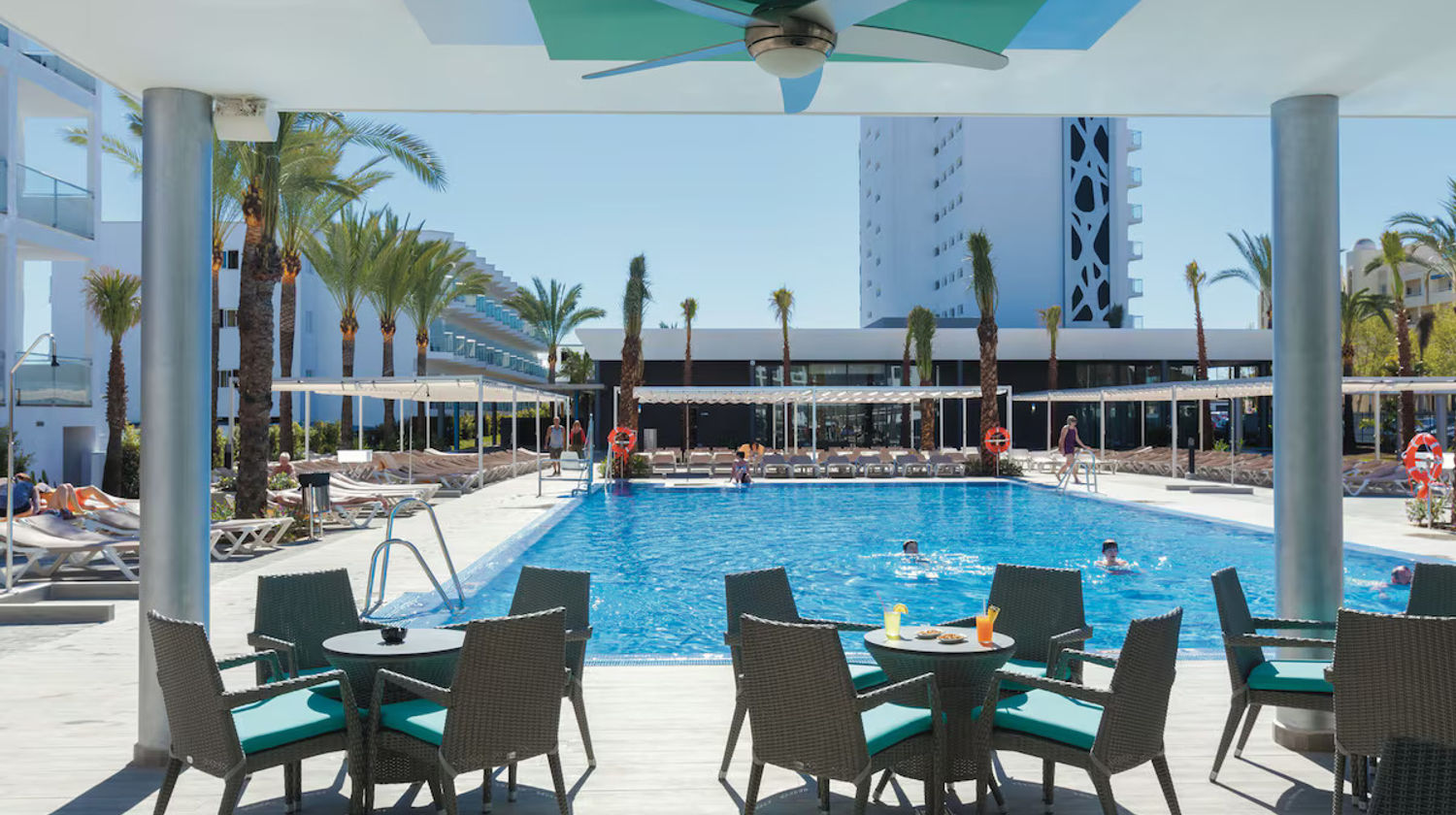 Piscina Exterior e Zona Lounge