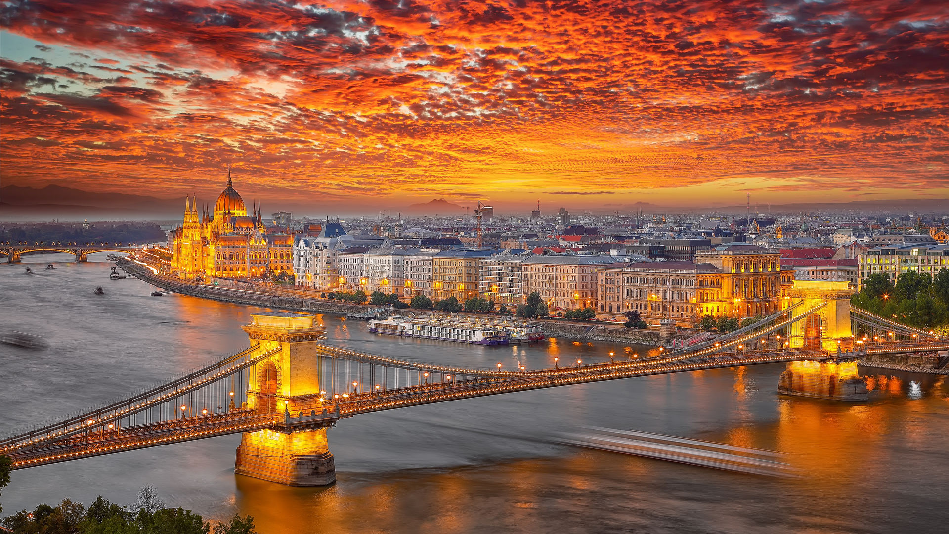 Danube River, the Hungarian Parliament Building and the Chain Bridge, Budapest