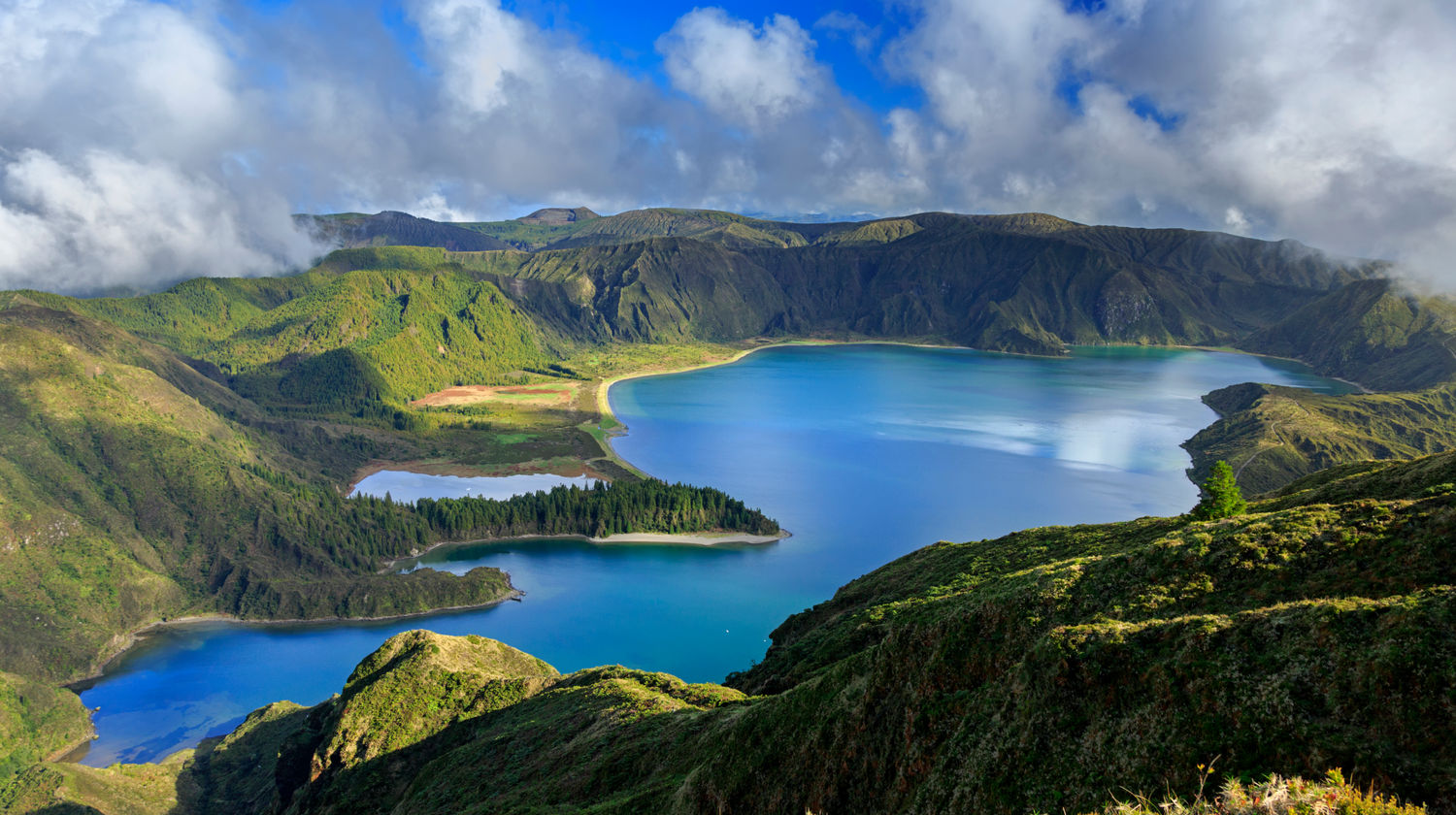 Gazing over the pristine beauty of Lagoa do Fogo