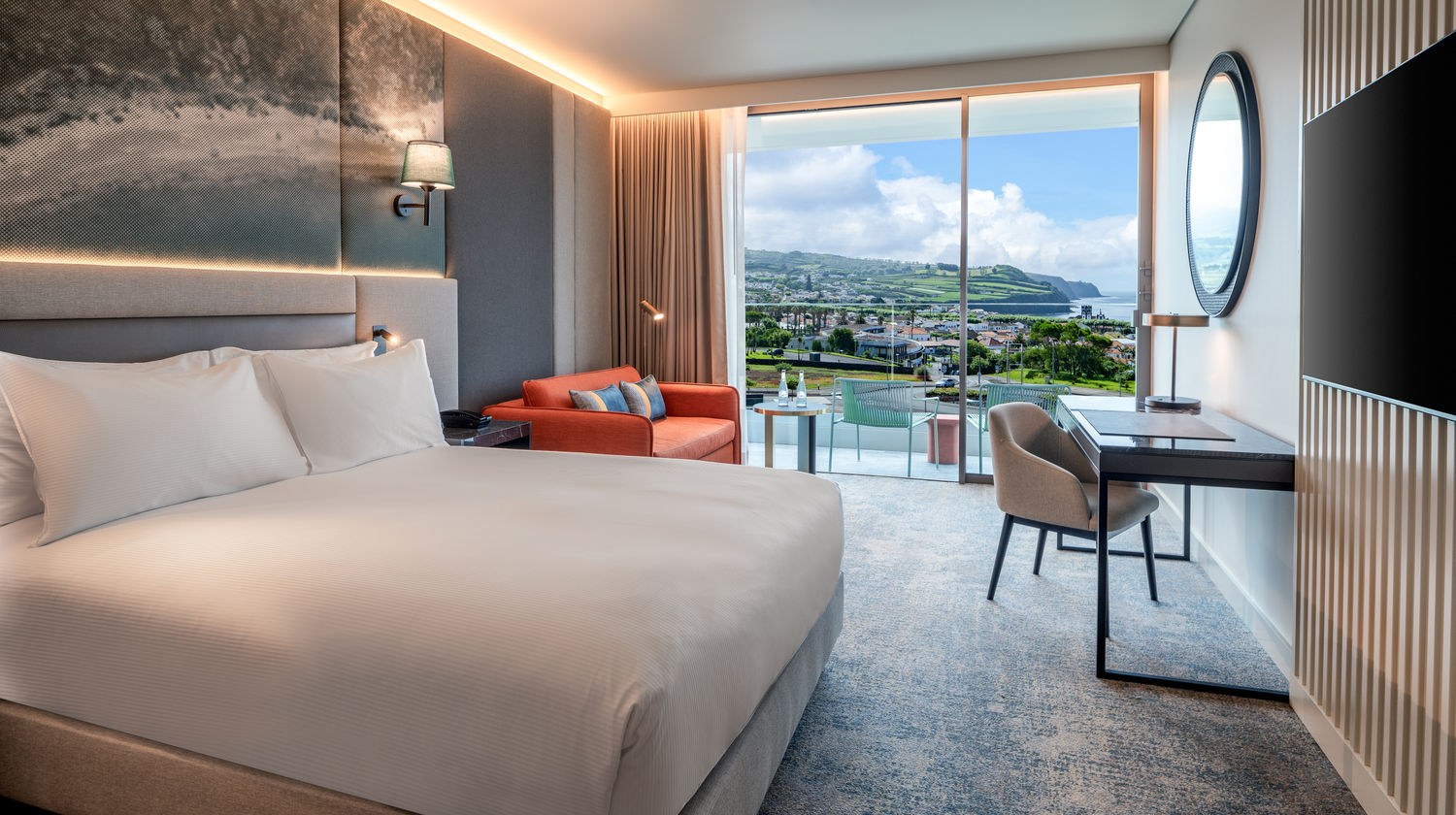 Where comfort meets the coast.  Hilton DoubleTree Lagoa Azores - São Miguel