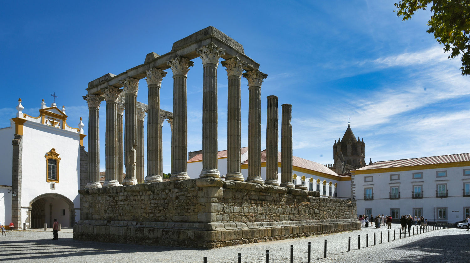 <b>Welcome to Portugal & Drive to Évora (approx. 1h30)</b>