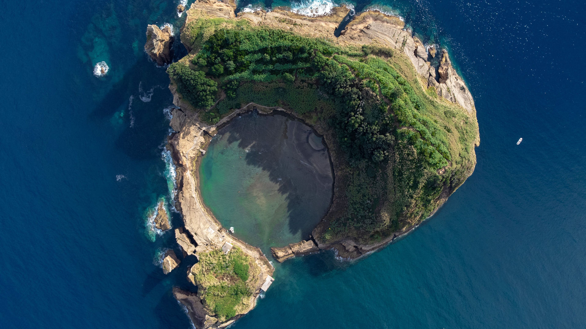Crater islet of Vila Franca do Campo, São Miguel