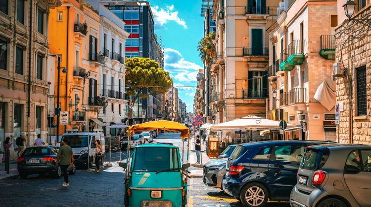 Bari, Italy (7:00 AM - 2:00 PM)