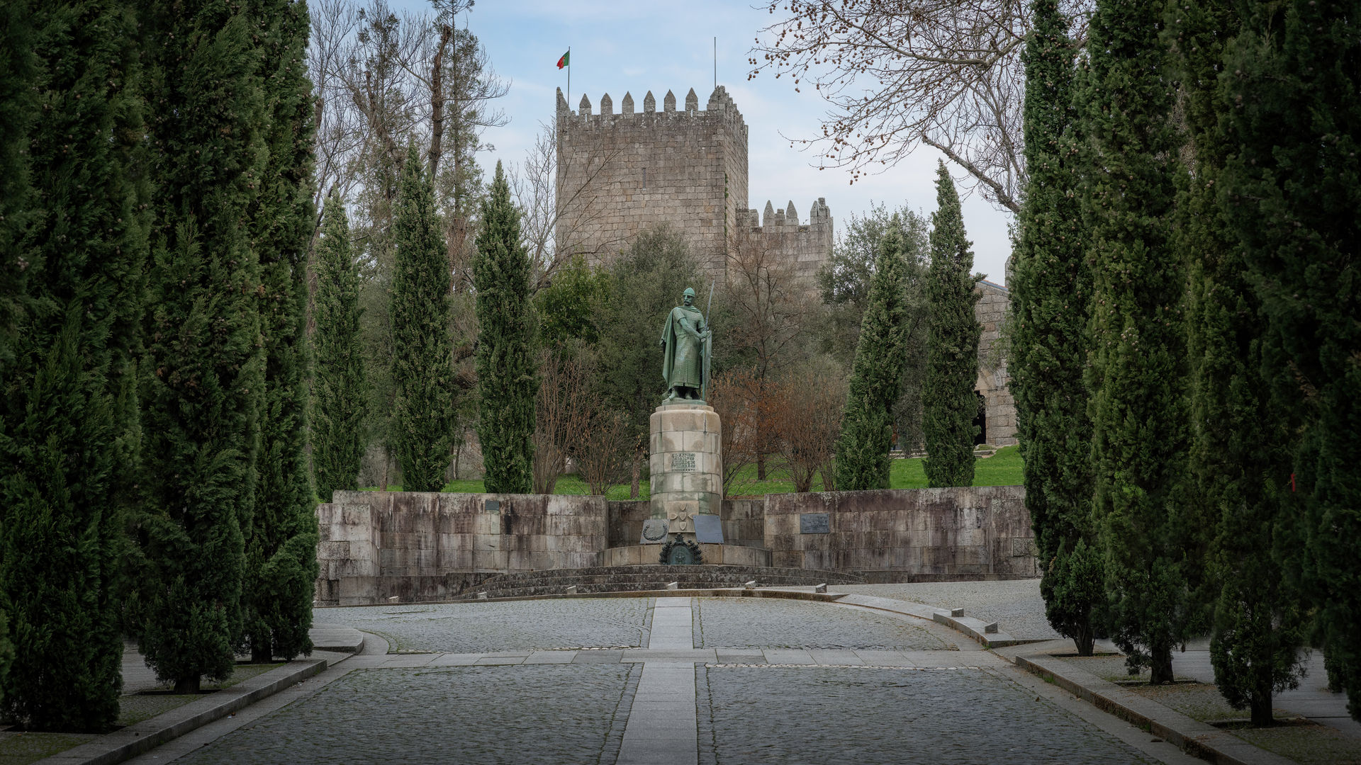Statue of Dom Afonso Henriques and Guimarães Castle – Founding Landmark of Portugal
