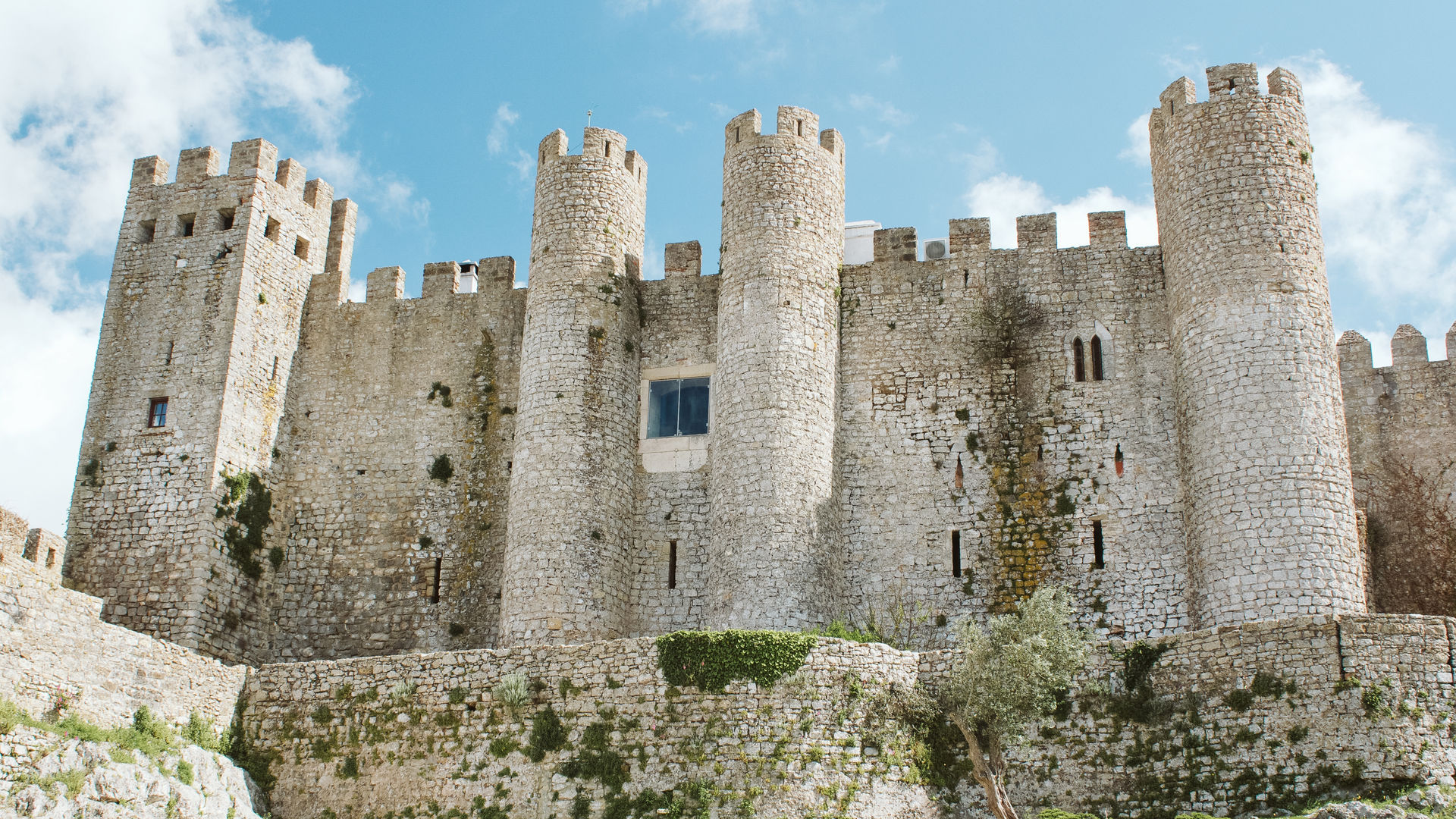 Óbidos Castle – Fortified Walls of Portugal’s Fairytale Town