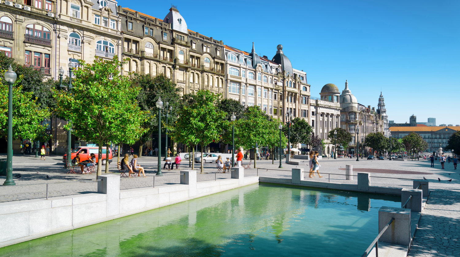 Avenida dos Aliados and Central Porto Landmarks