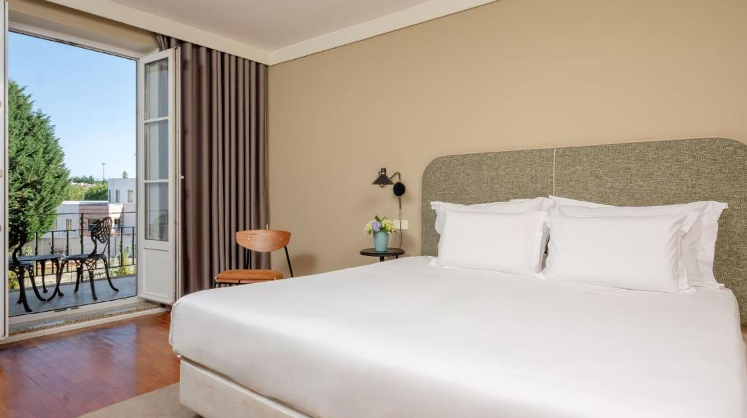 Forrester Essence Douro Hotel Guest Room, Alijó, Portugal