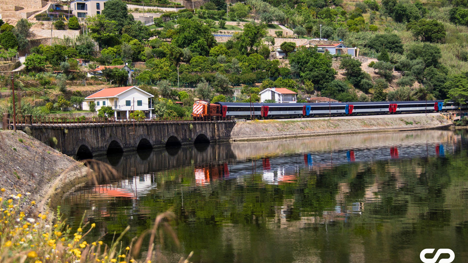 Douro Line Train, Douro Valley - Photo by CP