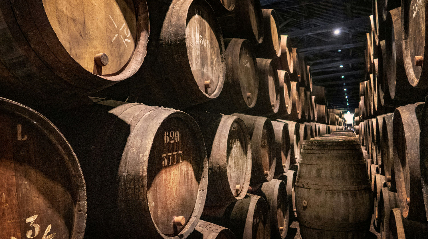 <p><strong>Porto Wine &amp; Dine: Port Wine Cave and Food Tour (Included)</strong></p>