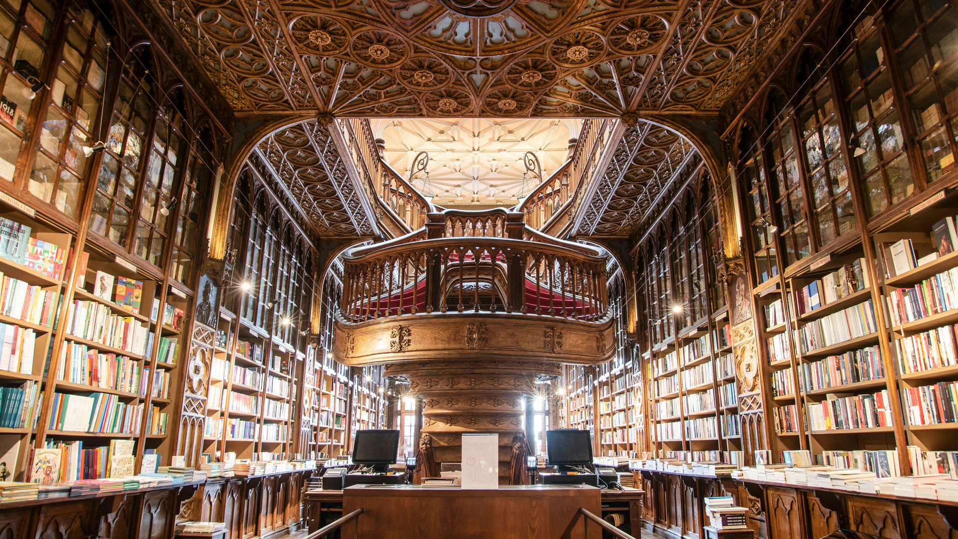 The Enchanting Livraria Lello – A Book Lover’s Dream