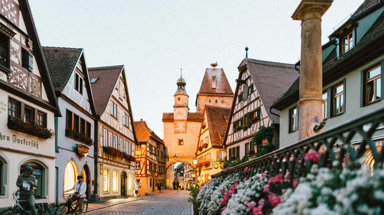 <p><strong>Train: Nuremberg → Rothenburg ob der Tauber (approx. 1.5 hours) </strong></p>