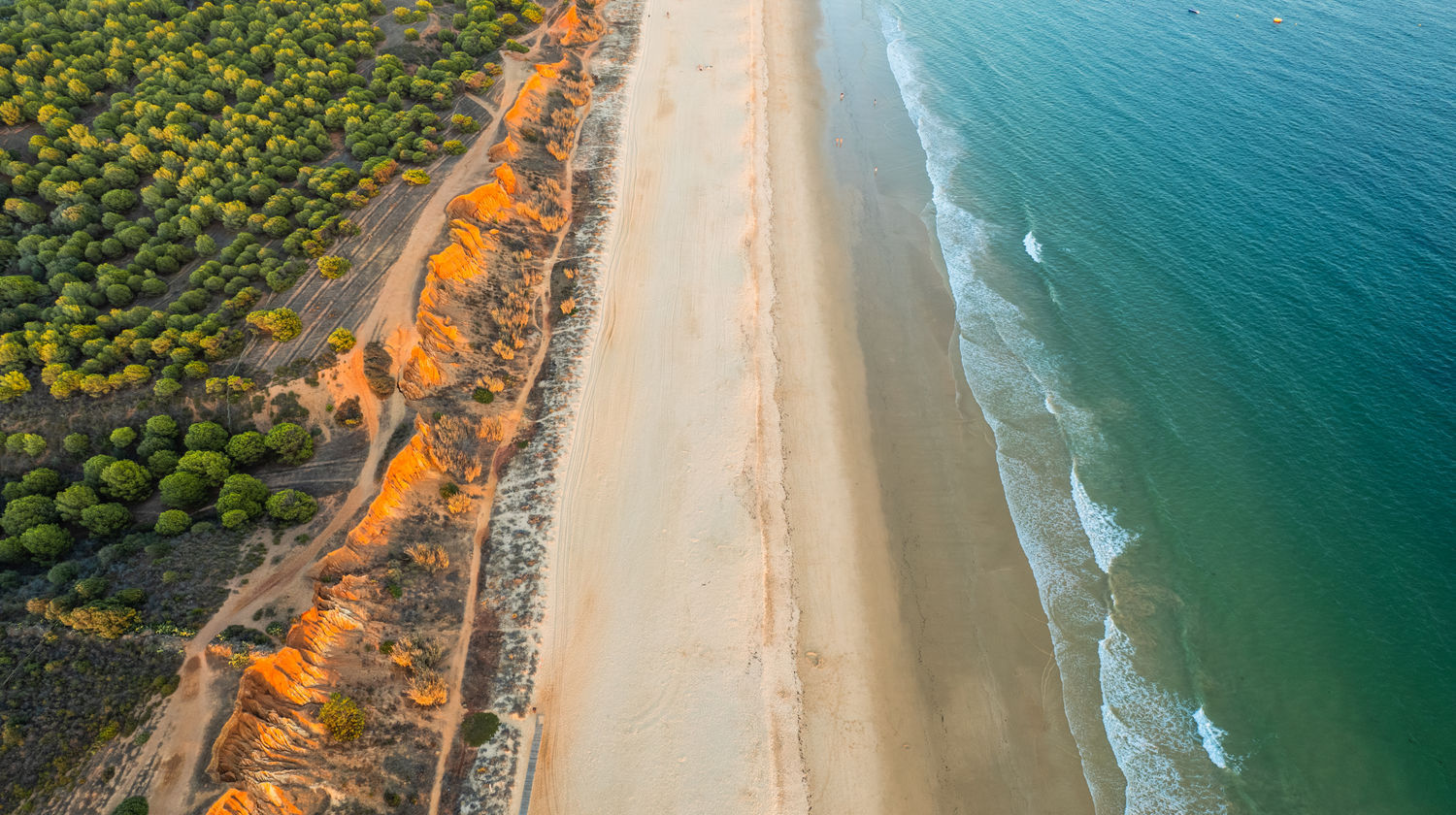 Praia da Falésia Algarve – Red Cliffs and Long Sandy Beach