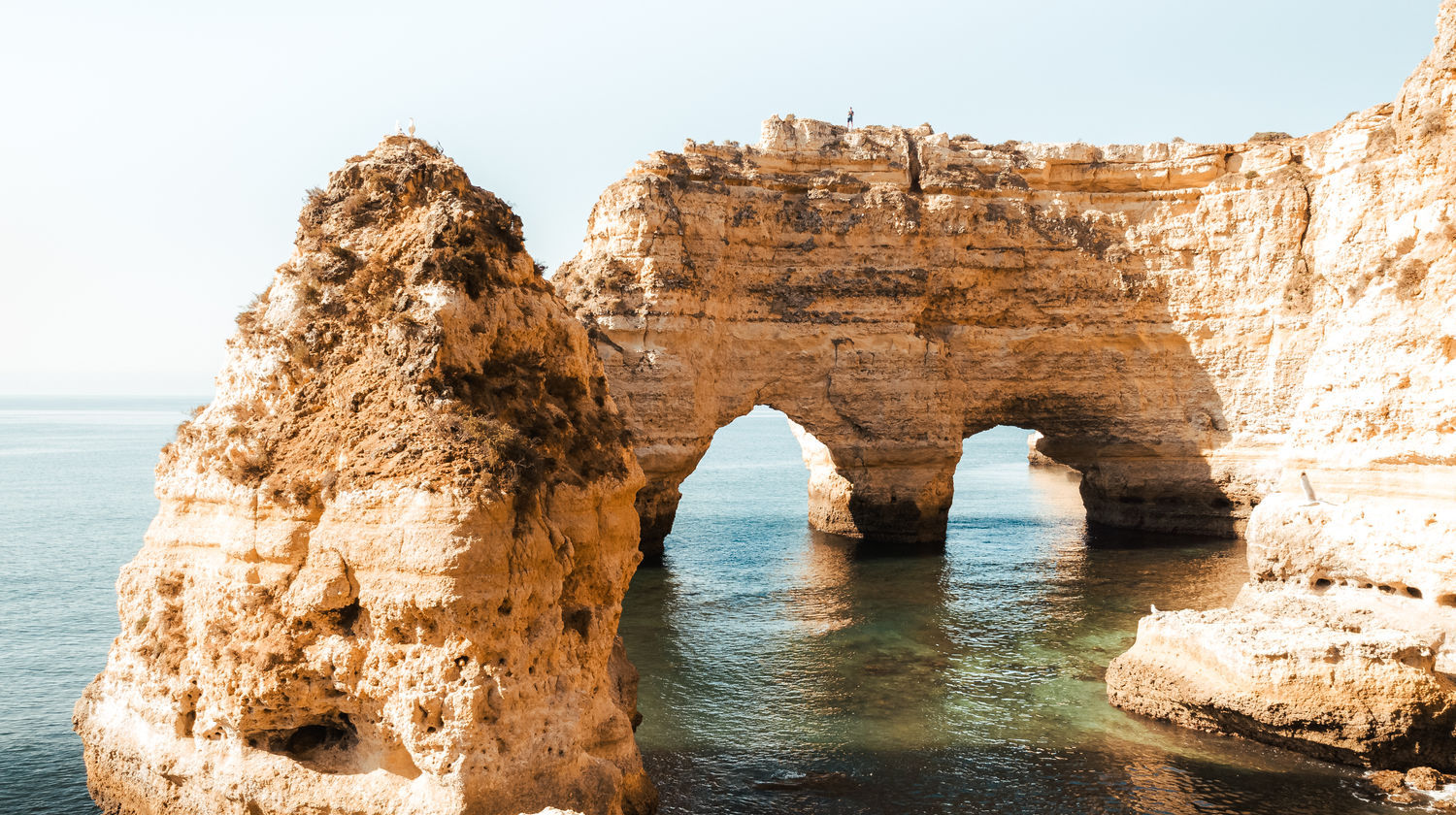 Praia da Marinha Algarve – Iconic Cliffs and Arch Rock Formation