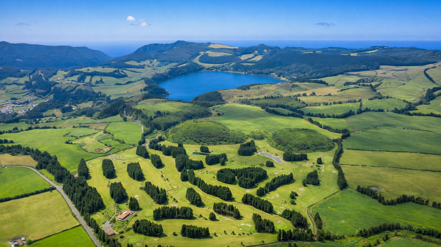 <strong>Furnas Golf Course (Included)</strong>