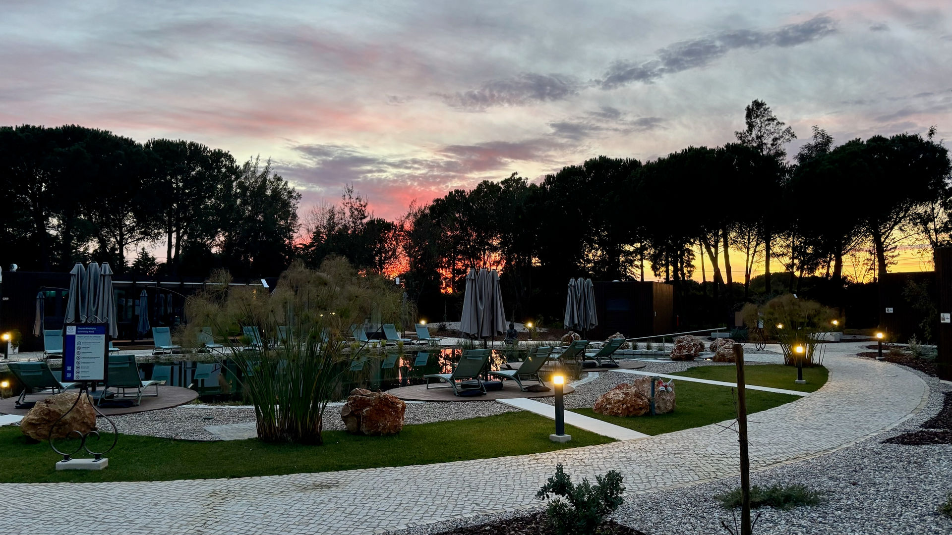 When the Lights Come On, the World Fades Away  (Refúgio da Quinta Nere Maitia)