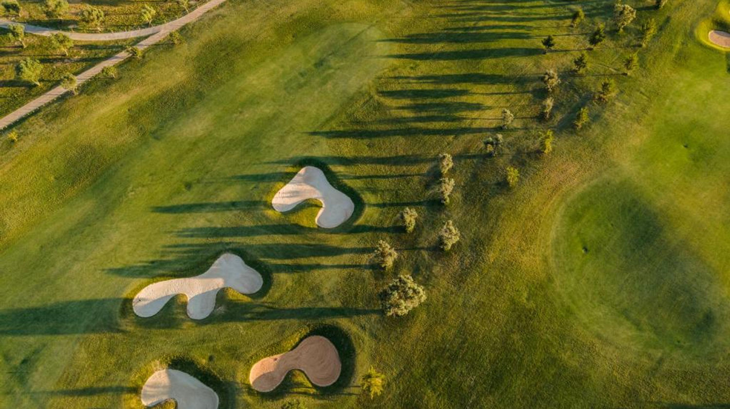 <strong>18-Holes at Morgado Colf Course (Included)</strong>