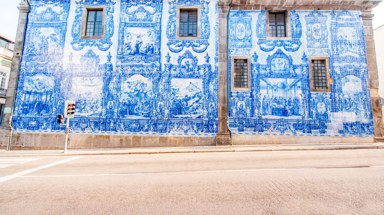Stories in Blue: Porto’s Iconic Azulejo Walls (Igreja do Carmo)