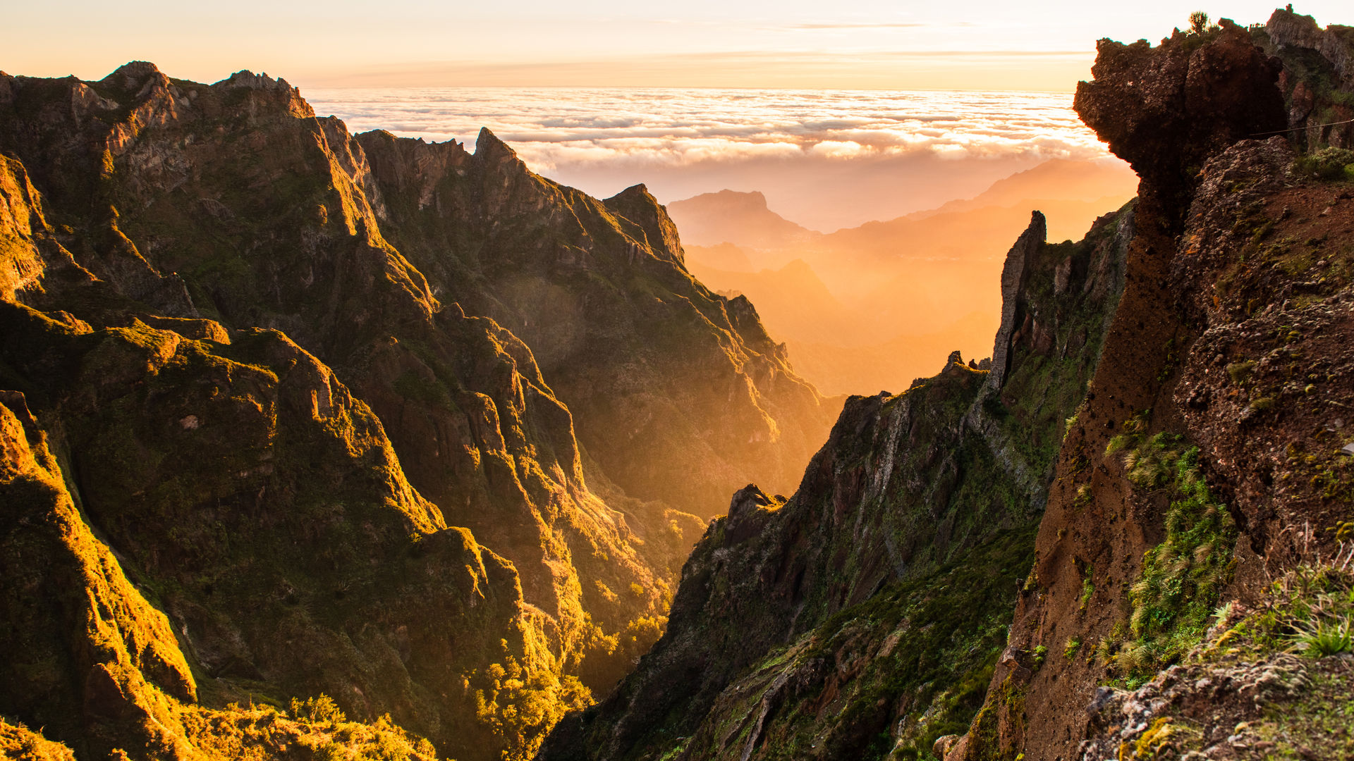 Sunrise in Pico do Areeiro, Madeira Island