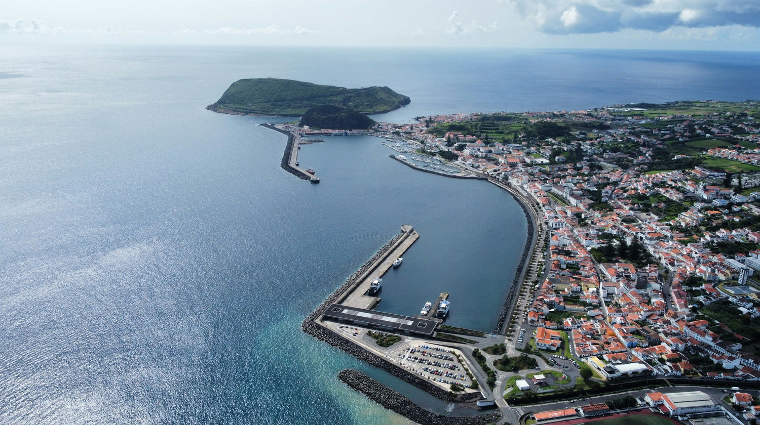 <p><strong>Ferry to Faial Island (approx. 30-min)</strong></p>