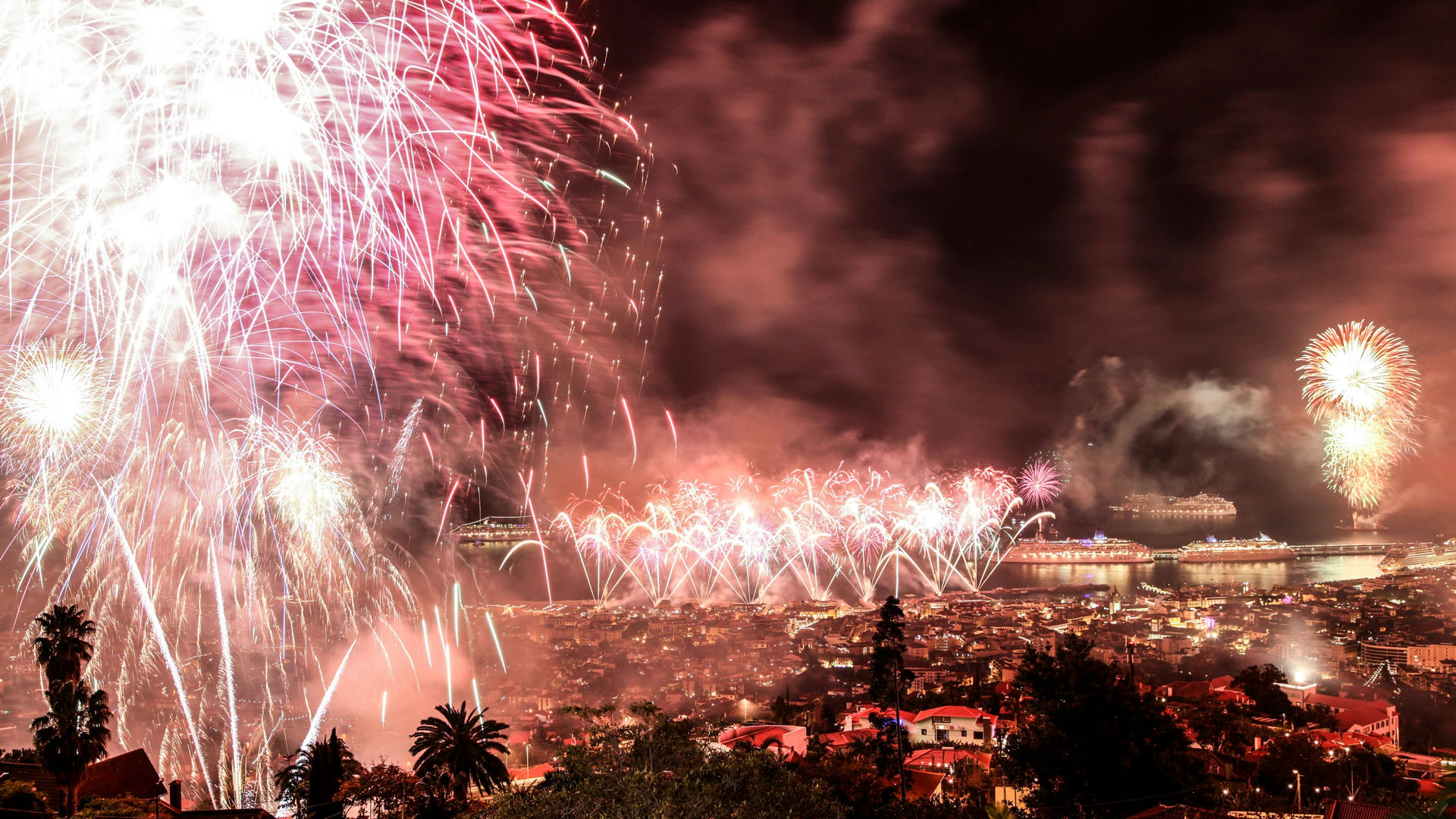 Espetáculo de Fogo de Artifício da Madeira