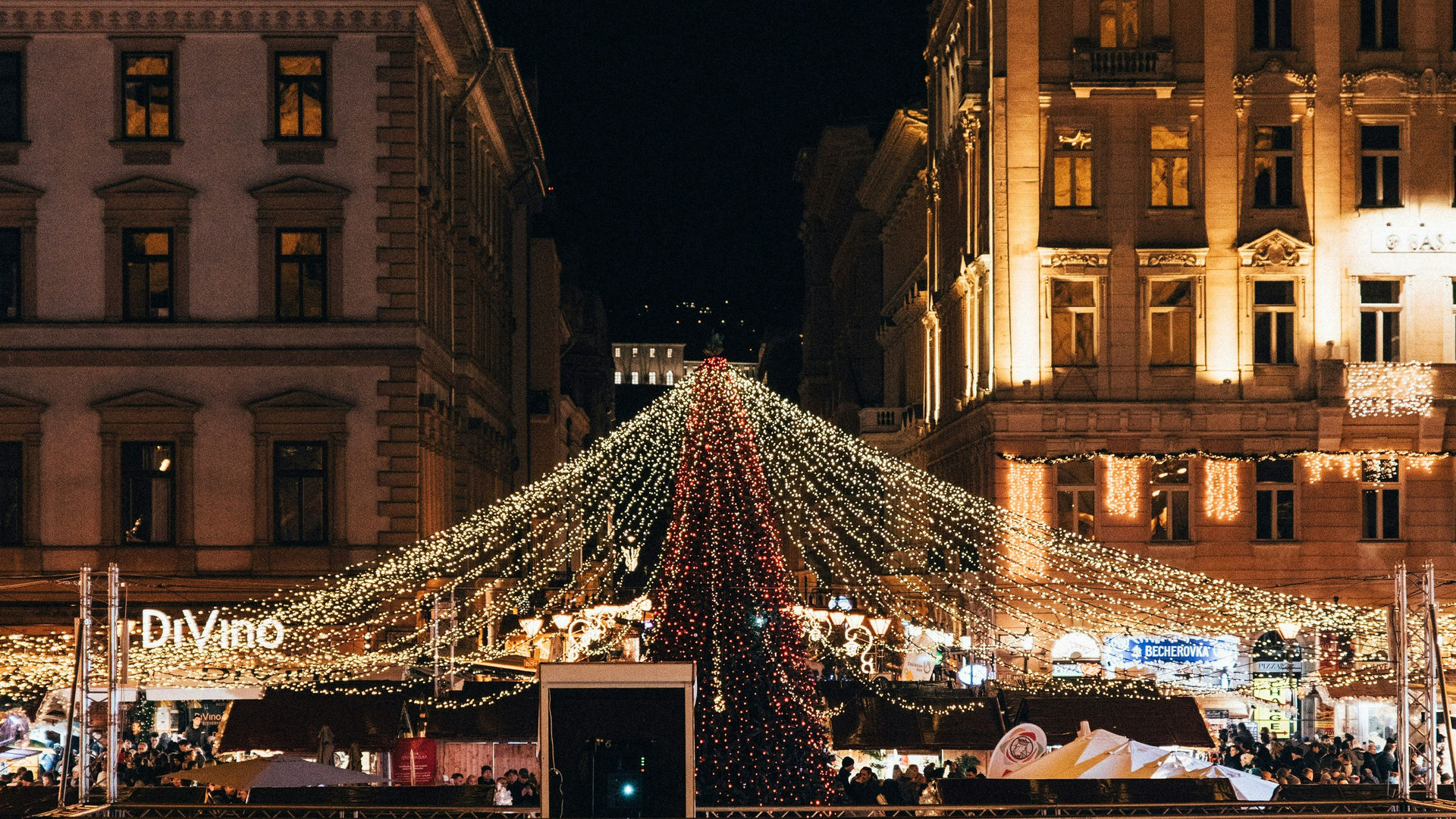 Praça Vörösmarty tér, Budapeste