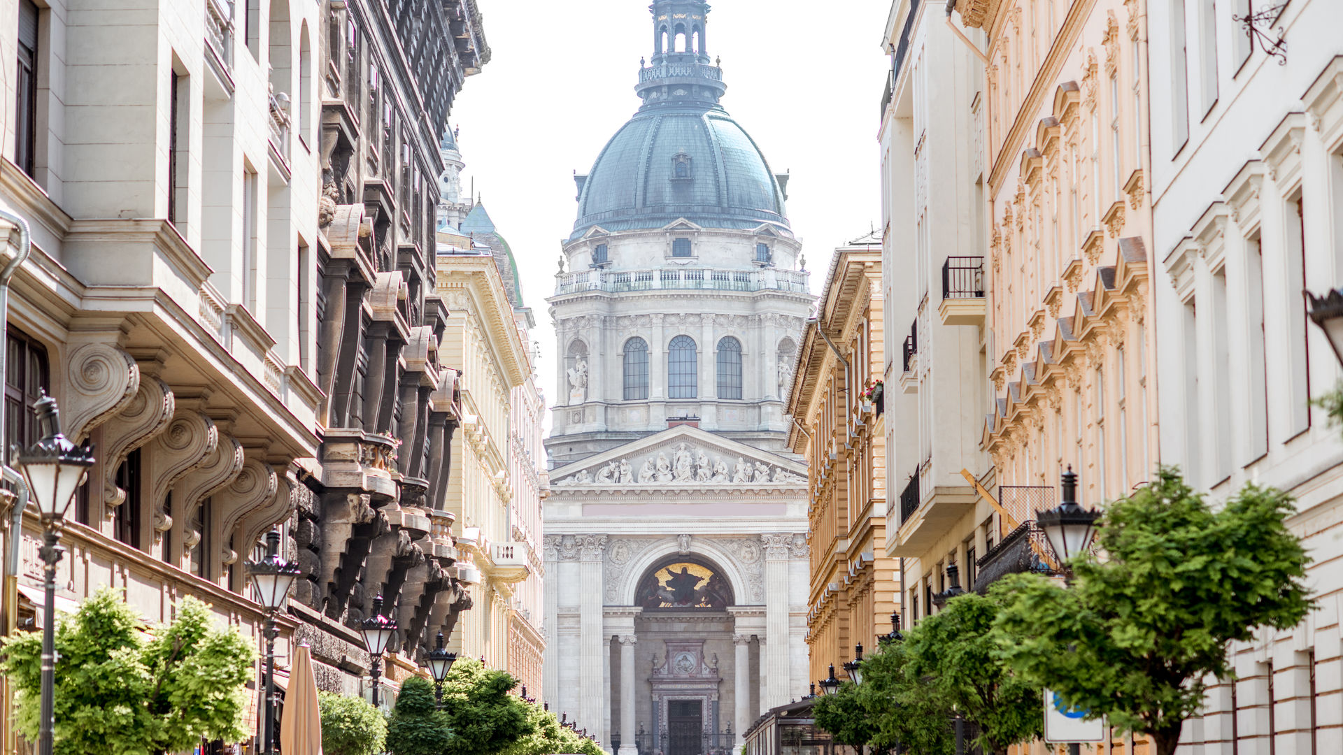 Rua Central e Basílica de Santo Estêvão