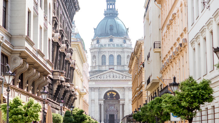 Rua Central e Basílica de Santo Estêvão