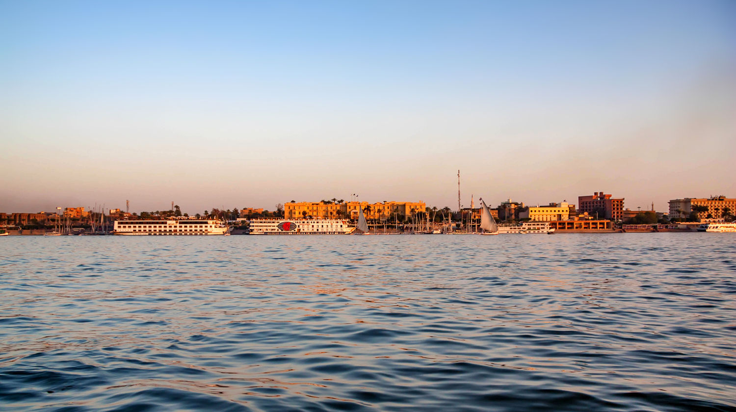 Pôr do sol no Nilo: <b> Cruzeiro com Jantar e Espetáculo (Incluído)</b>