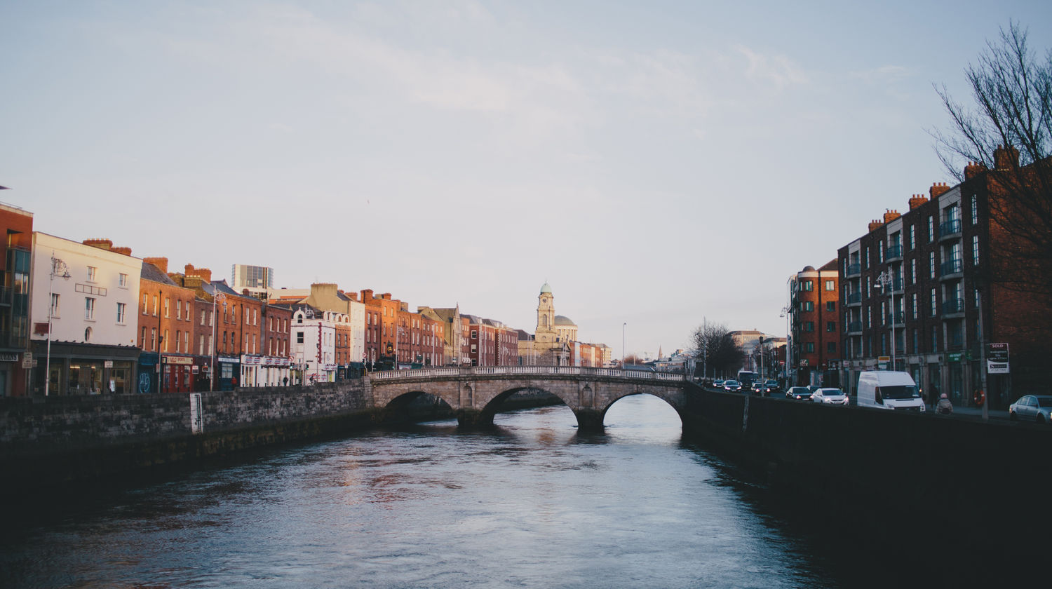 Rio Liffey a atravessar Dublin