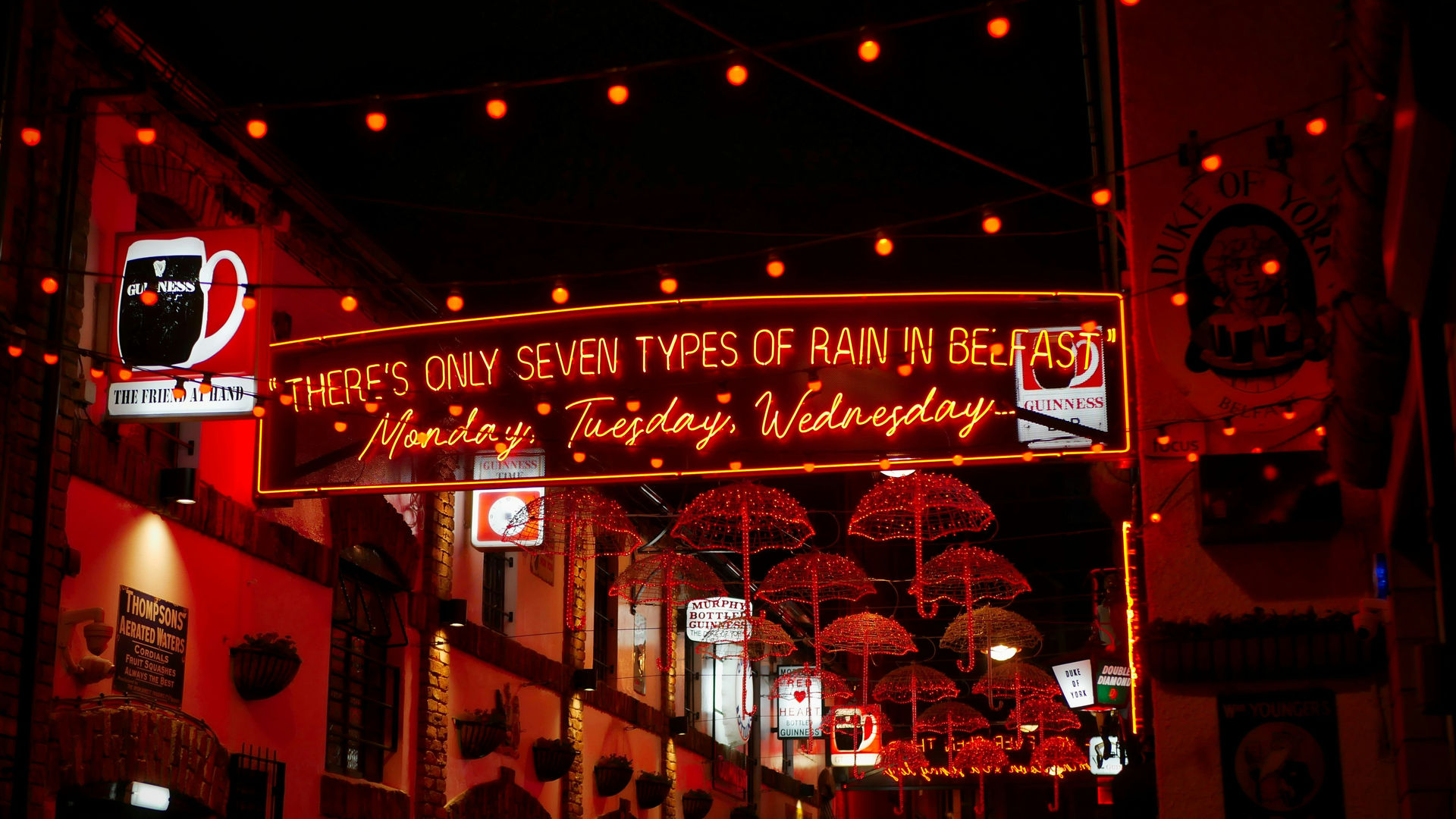 Ambiente noturno num pub em Dublin