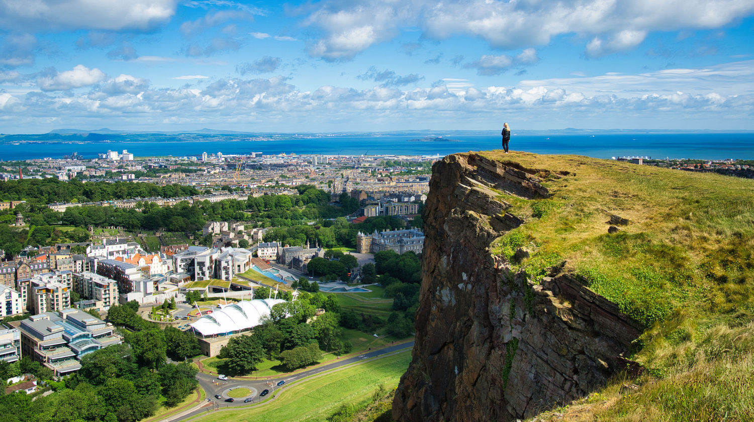 Vista do topo de Salisbury Crags, Edimburgo