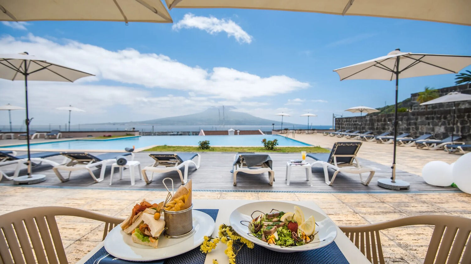 Pisicina Exterior - Azoris Faial Garden