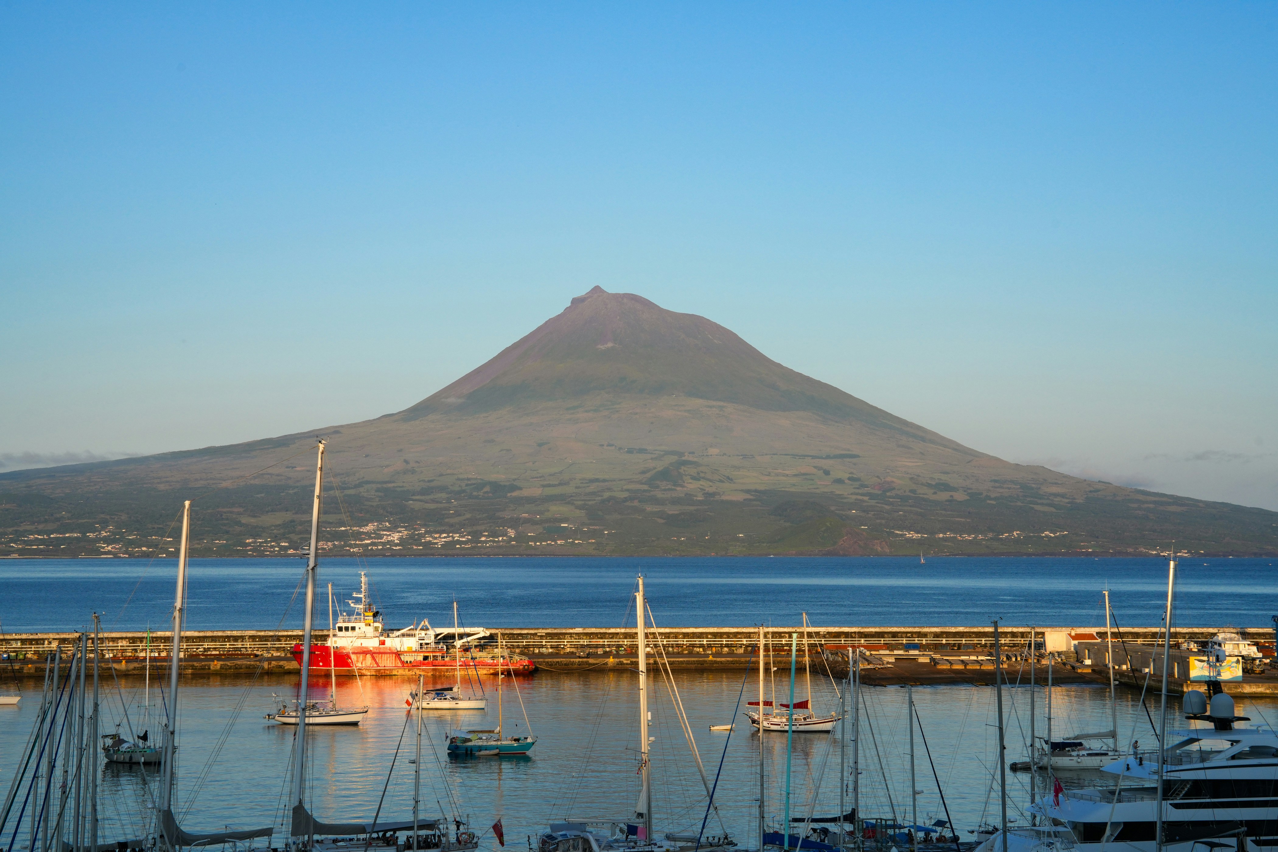 Triângulo dos Açores: Volta às Ilhas + Almoço Regional