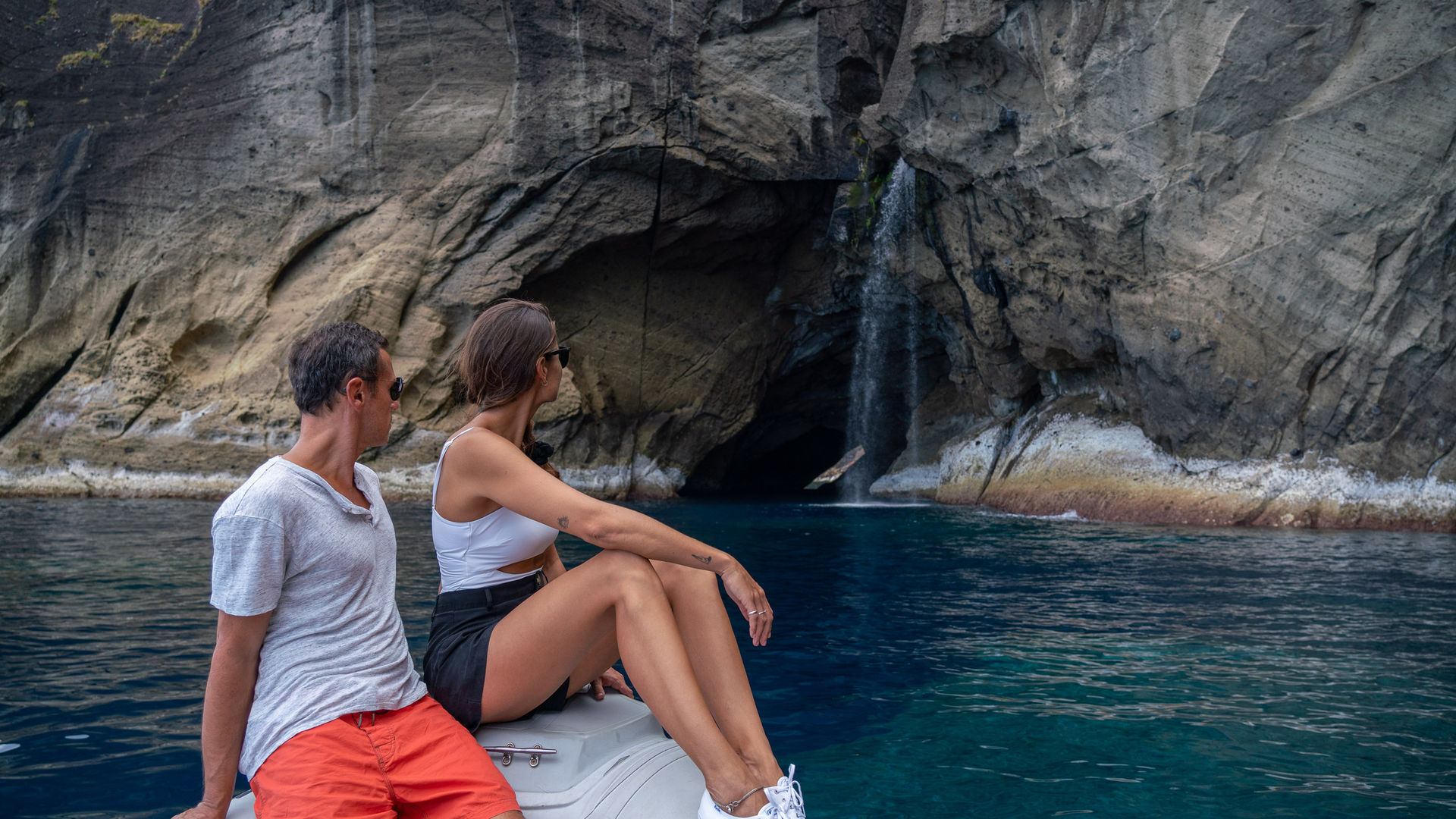 Passeio de Barco Costa das Flores