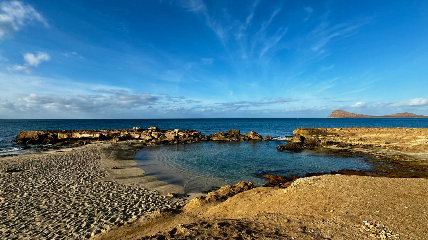 Baía da Murdeira com piscinas naturais