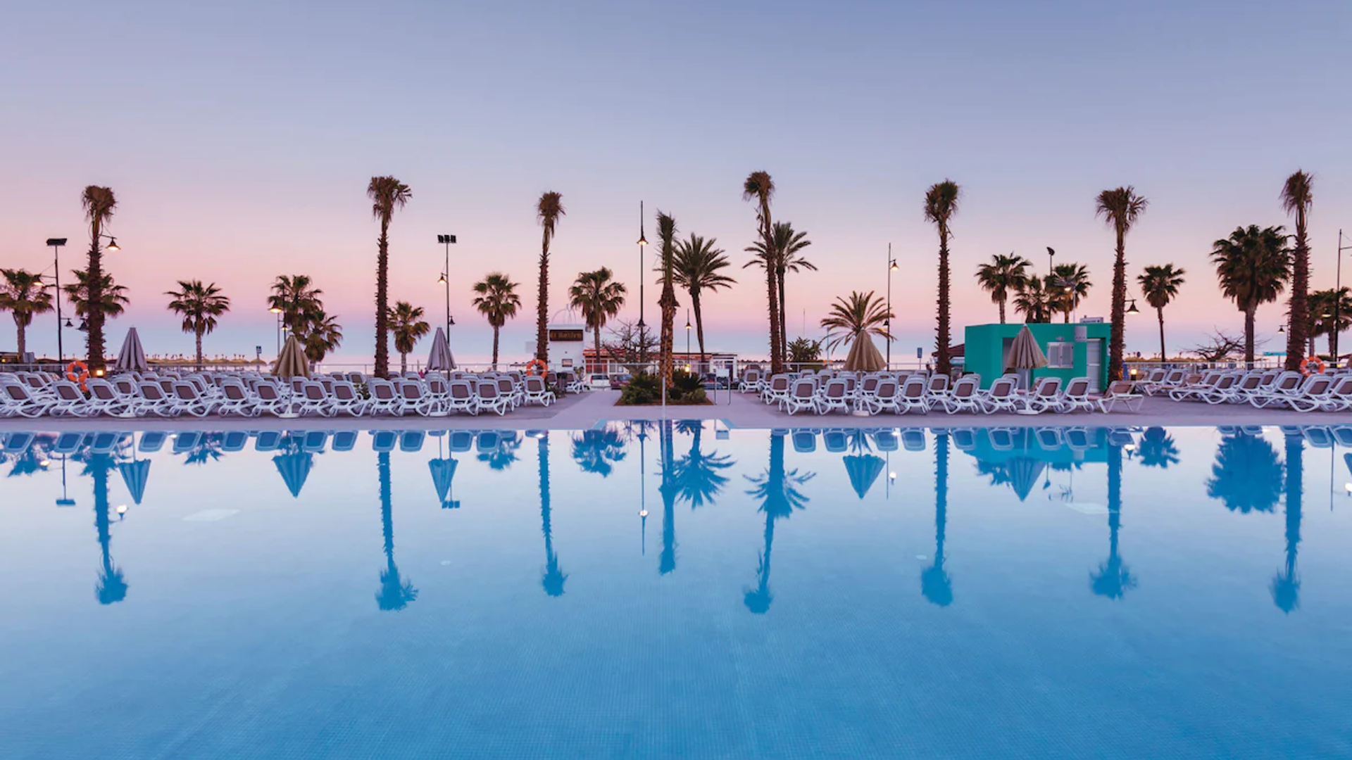 Piscina Exterior e Zona Lounge