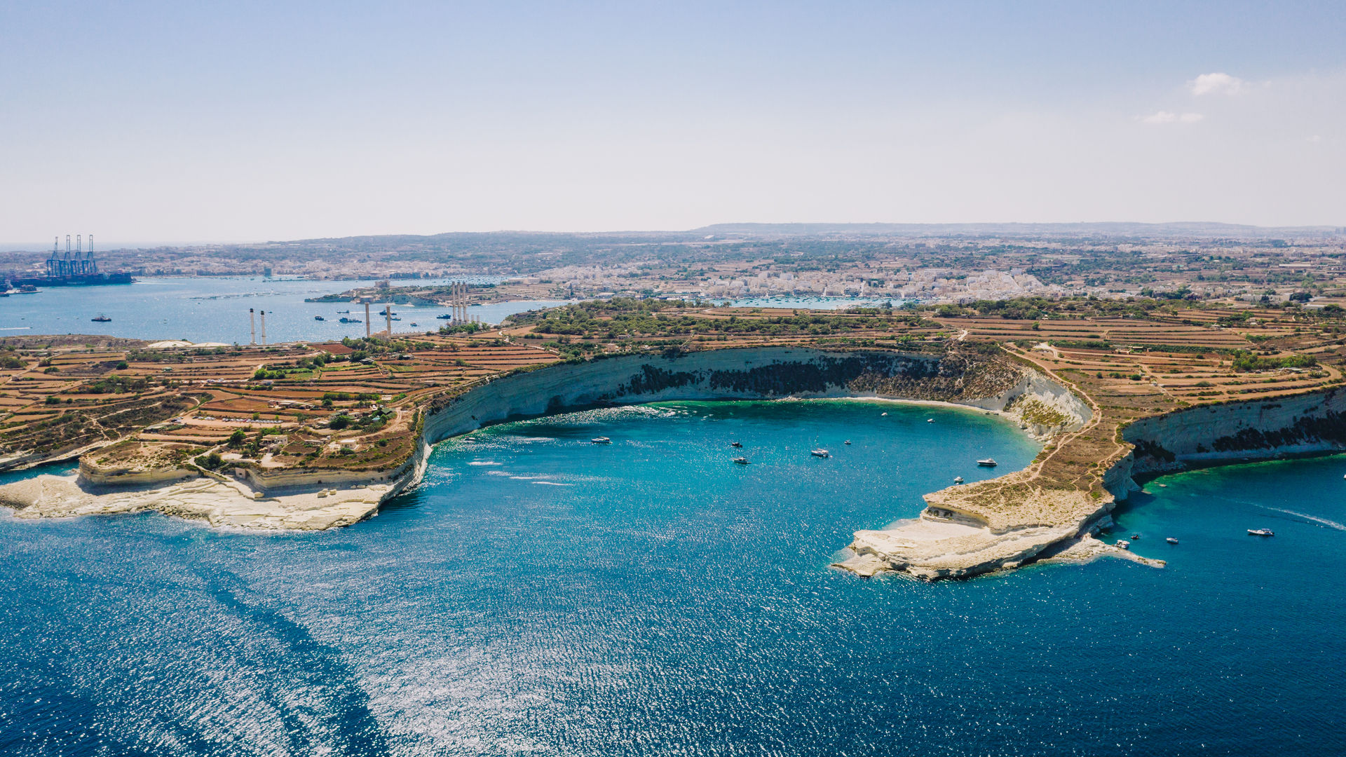 Baía Il-Hofra z-Zghira, Malta