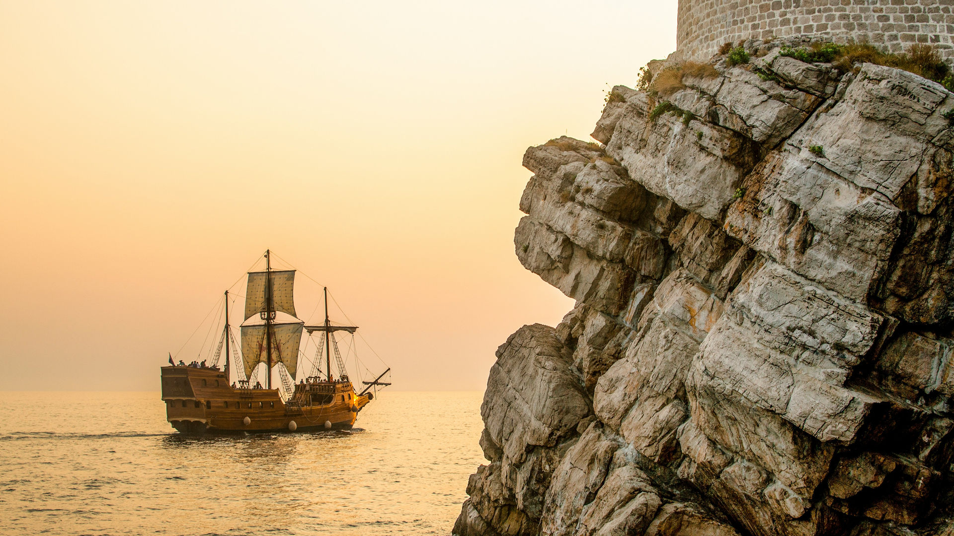 Passeio de Barco ao Pôr-Do-Sol