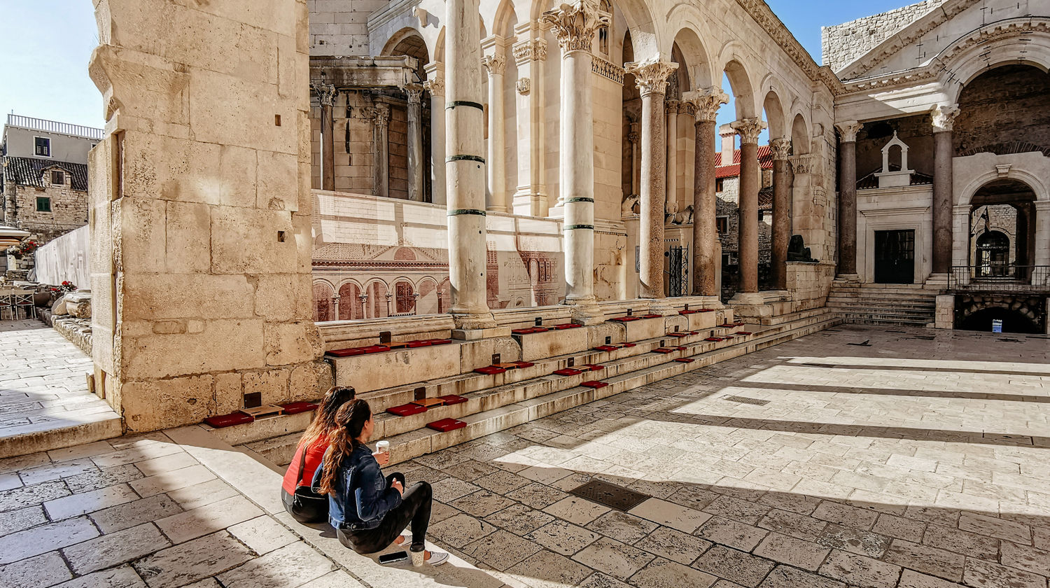 Praça central do Palácio de Diocleciano, Split