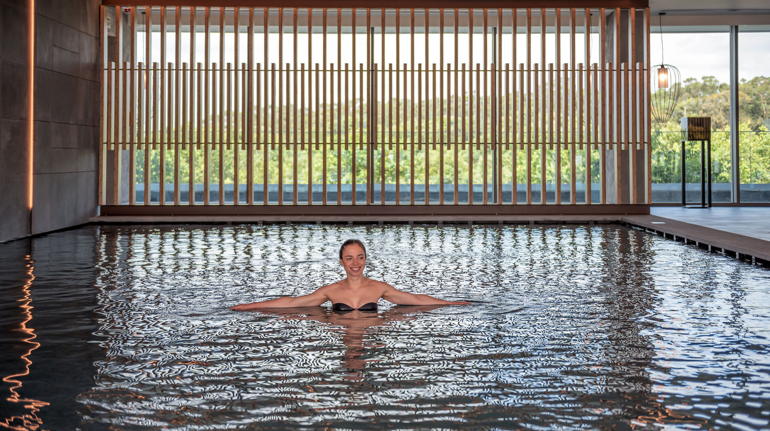 Piscina Interior no Doubletree By Hilton