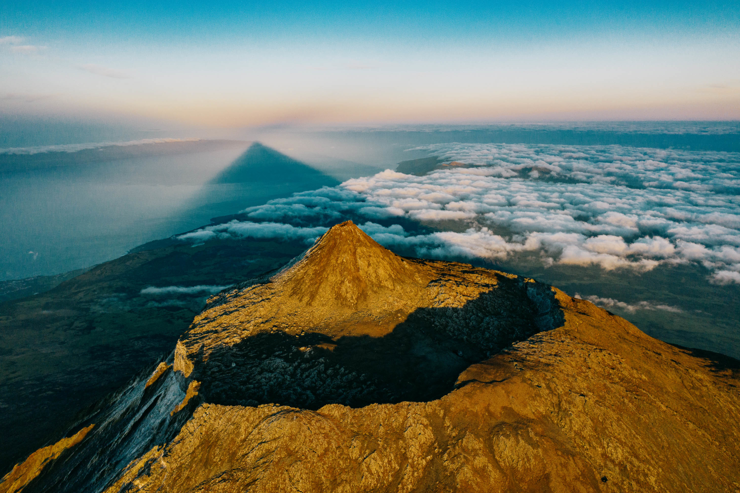 Piquinho, o topo da Montanha do Pico