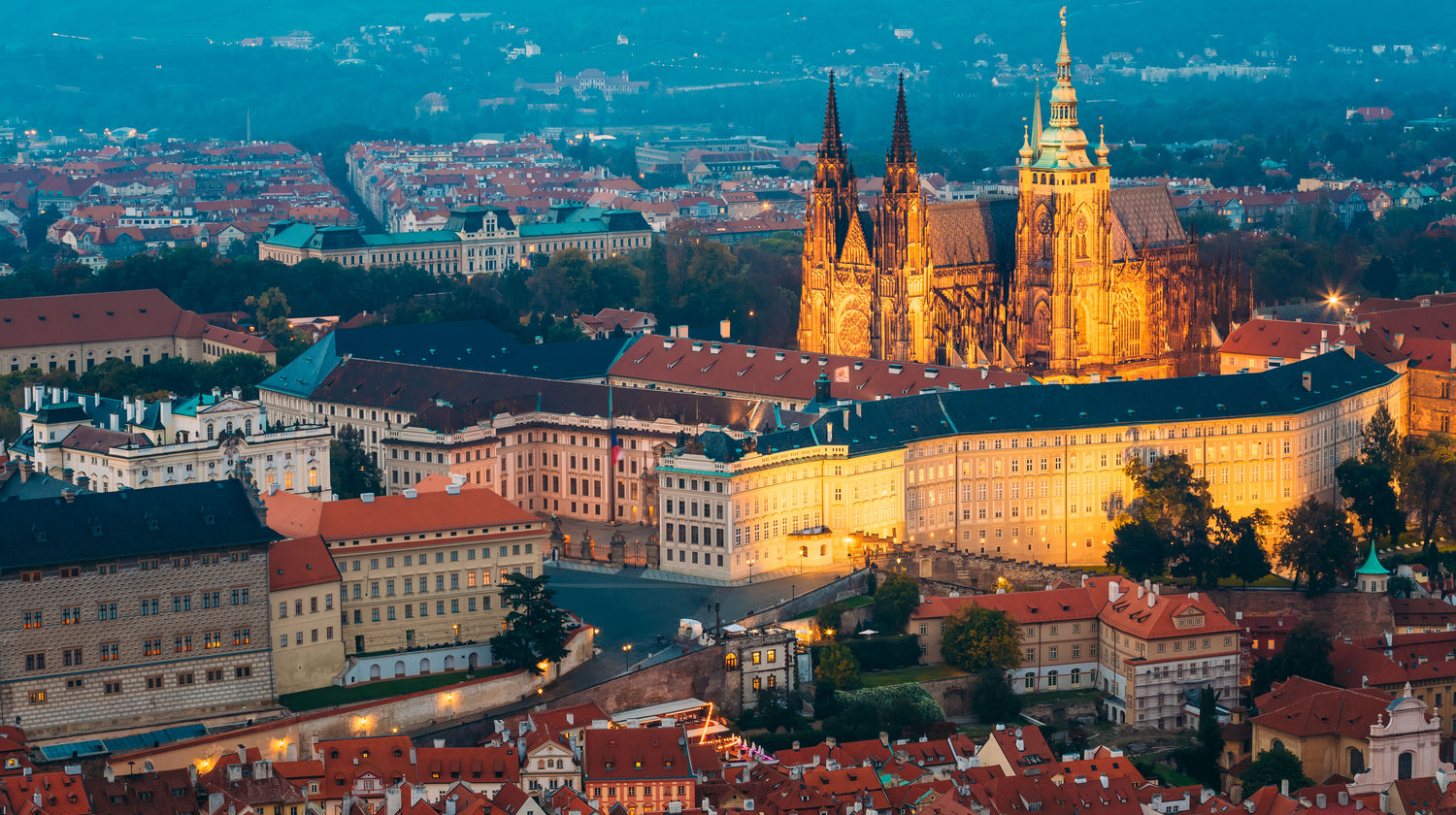 Castelo de Praga iluminado