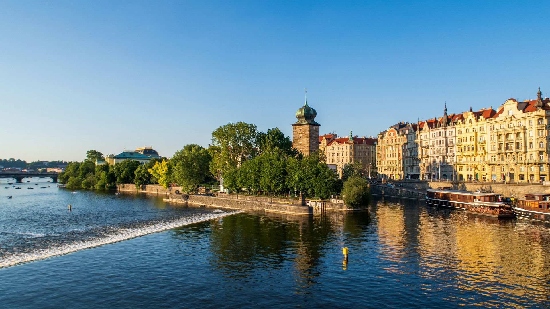 Margens do rio Vltava em Praga