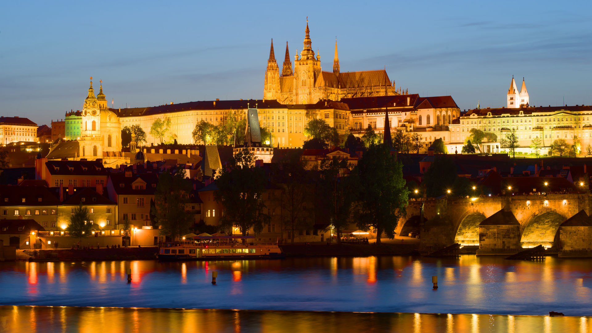 Castelo de Praga e rio Vltava