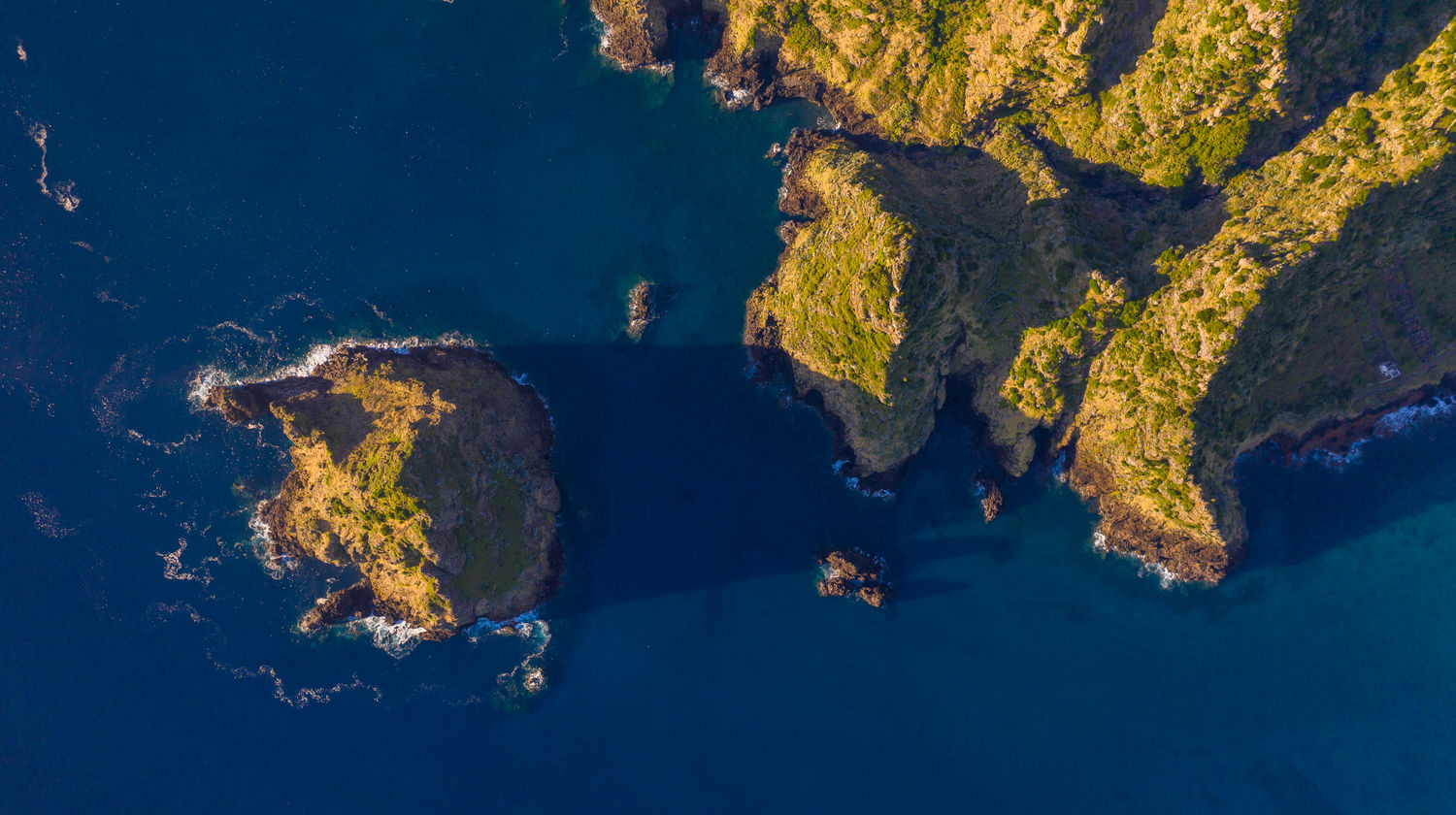 Formações rochosas na Ilha de Santa Maria, Açores