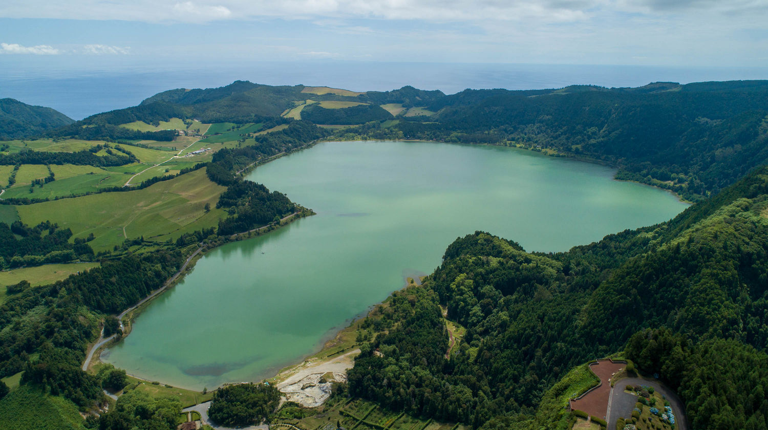 Passeio de Carrinha: <b>Furnas (Almoço Incluído)</b>