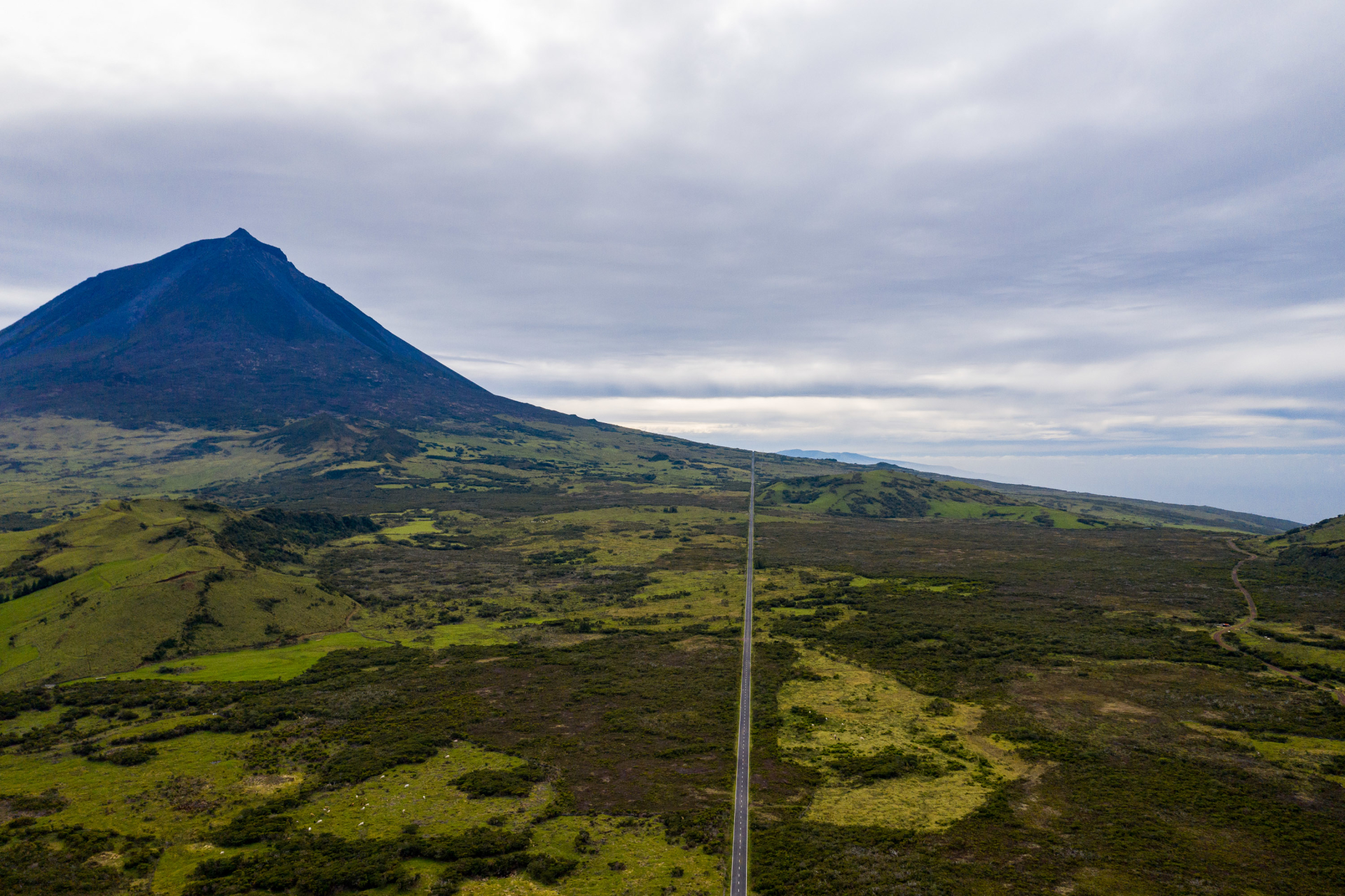 Estrada e Montanha da Ilha do Pico