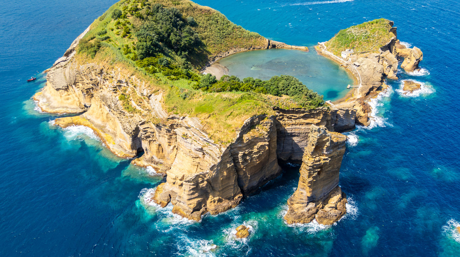 Passeio de Carrinha: <b>Furnas (Almoço Incluído)</b>