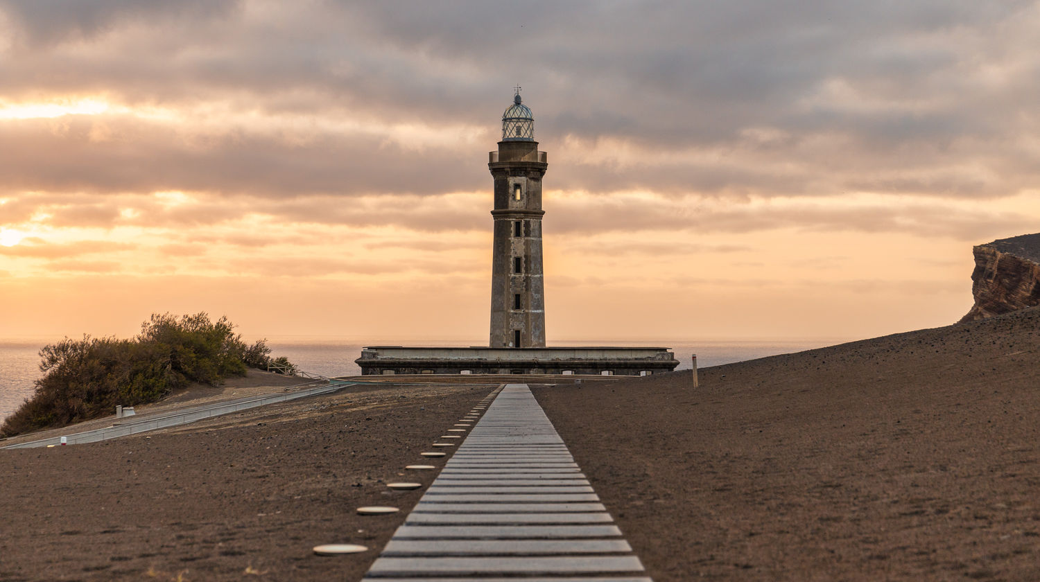 Passeio de Carrinha: <b>Volta à Ilha do Faial (Almoço Incluído)</b>